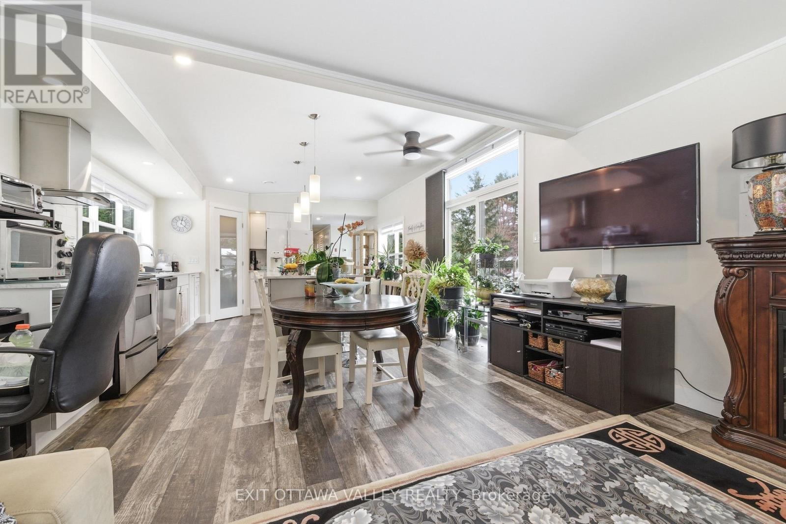 23 Hunters Run Lane, Laurentian Hills, Ontario  K0J 1P0 - Photo 11 - X12977702