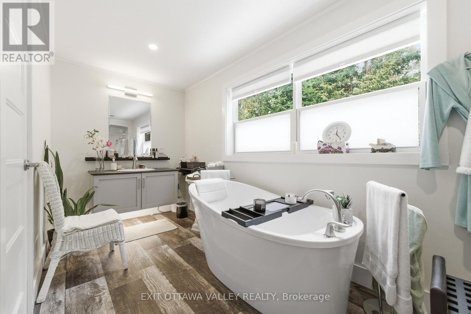 23 Hunters Run Lane, Laurentian Hills, Ontario  K0J 1P0 - Photo 19 - X12977702