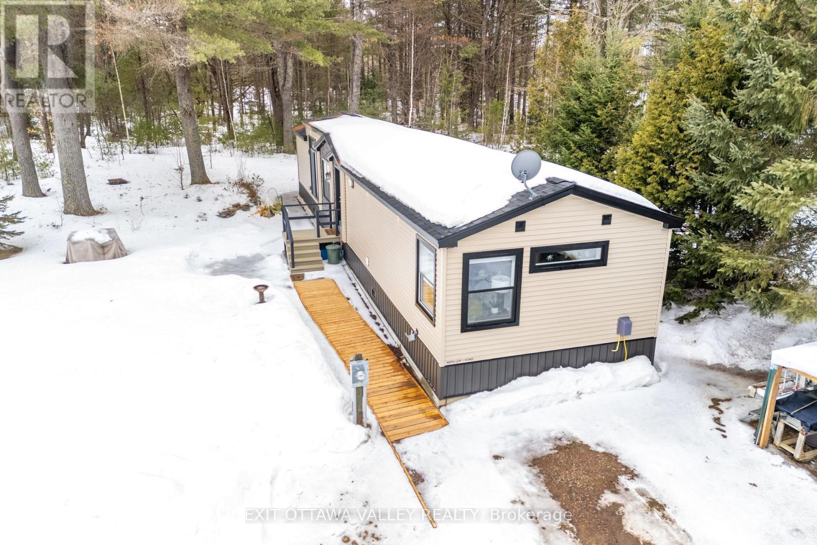 23 Hunters Run Lane, Laurentian Hills, Ontario  K0J 1P0 - Photo 2 - X12977702