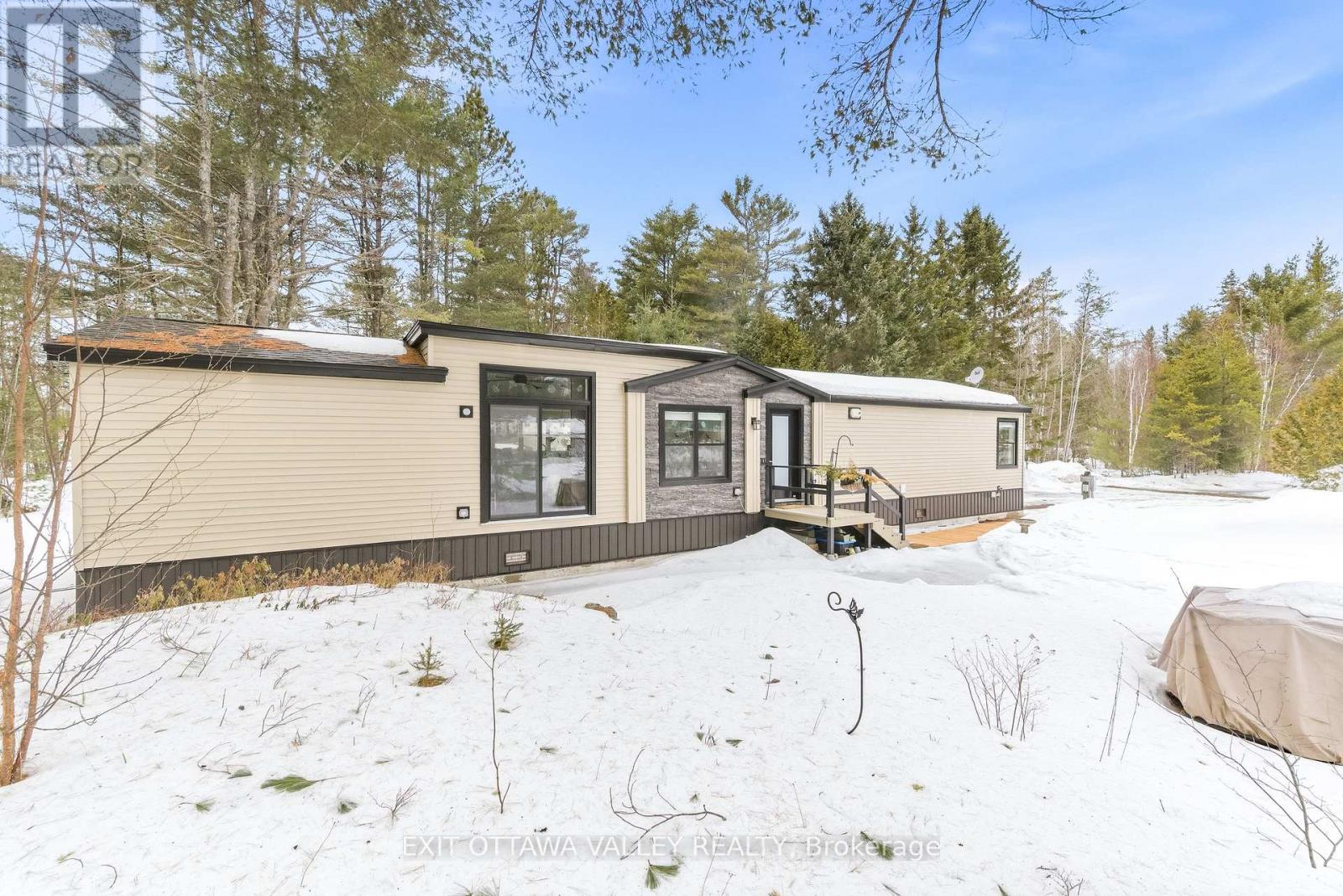 23 Hunters Run Lane, Laurentian Hills, Ontario  K0J 1P0 - Photo 4 - X12977702