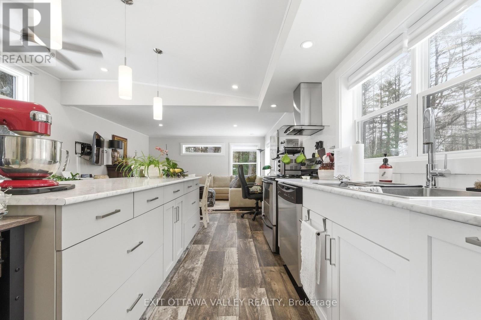 23 Hunters Run Lane, Laurentian Hills, Ontario  K0J 1P0 - Photo 5 - X12977702