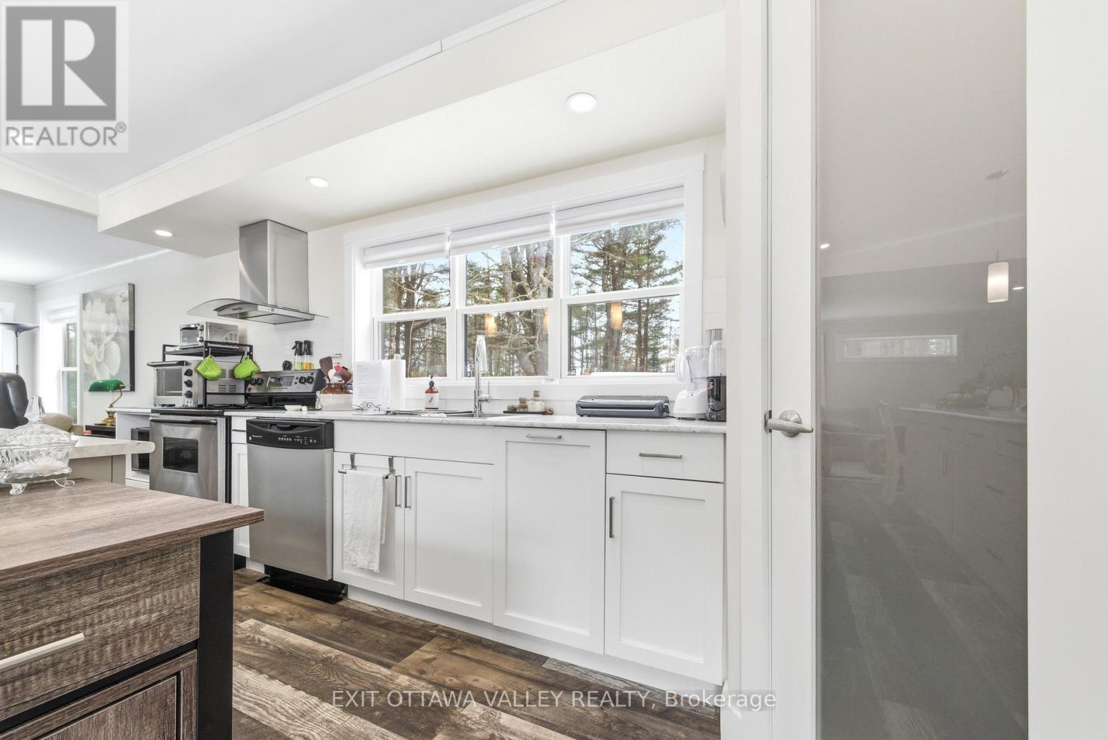 23 Hunters Run Lane, Laurentian Hills, Ontario  K0J 1P0 - Photo 6 - X12977702