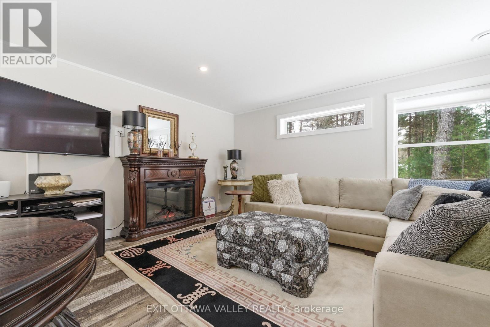 23 Hunters Run Lane, Laurentian Hills, Ontario  K0J 1P0 - Photo 9 - X12977702