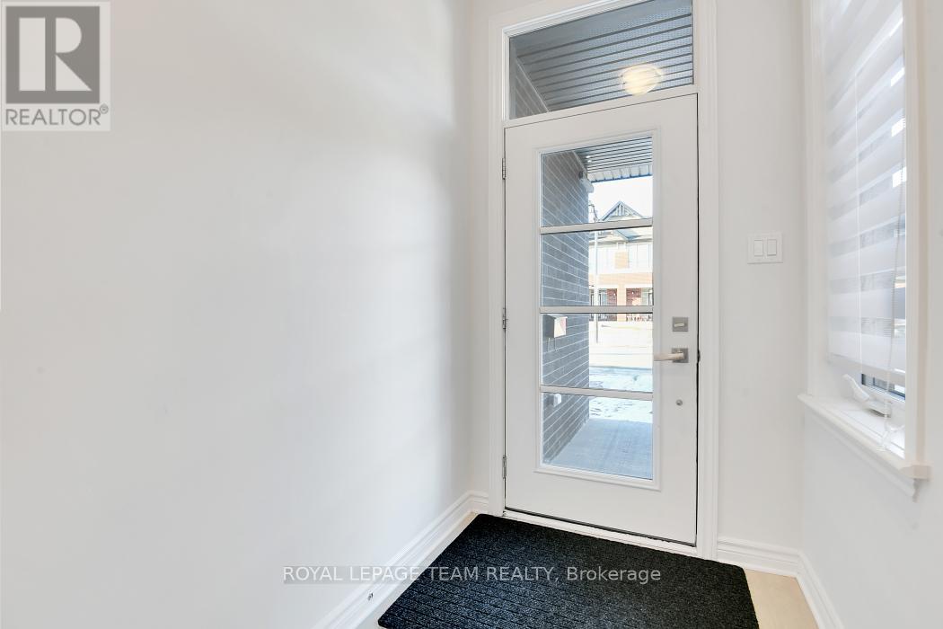 102 Crevasse Road, Ottawa, Ontario  K1W 0P9 - Photo 4 - X12977400