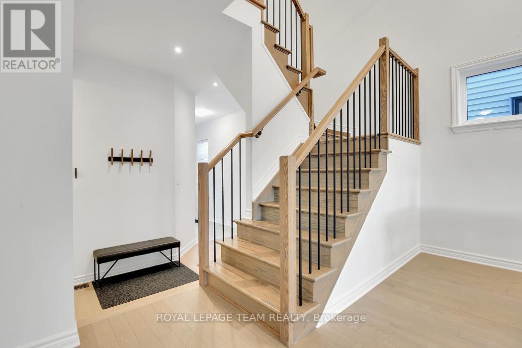 102 Crevasse Road, Ottawa, Ontario  K1W 0P9 - Photo 6 - X12977400