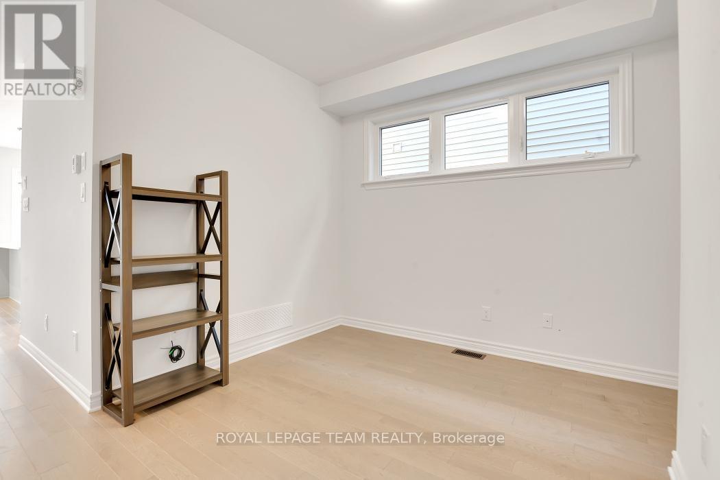 102 Crevasse Road, Ottawa, Ontario  K1W 0P9 - Photo 7 - X12977400