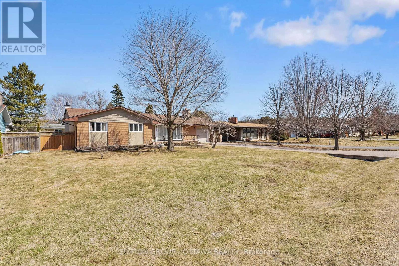 9 Aberfeldy Street, Ottawa, Ontario  K2H 6H6 - Photo 2 - X12977584