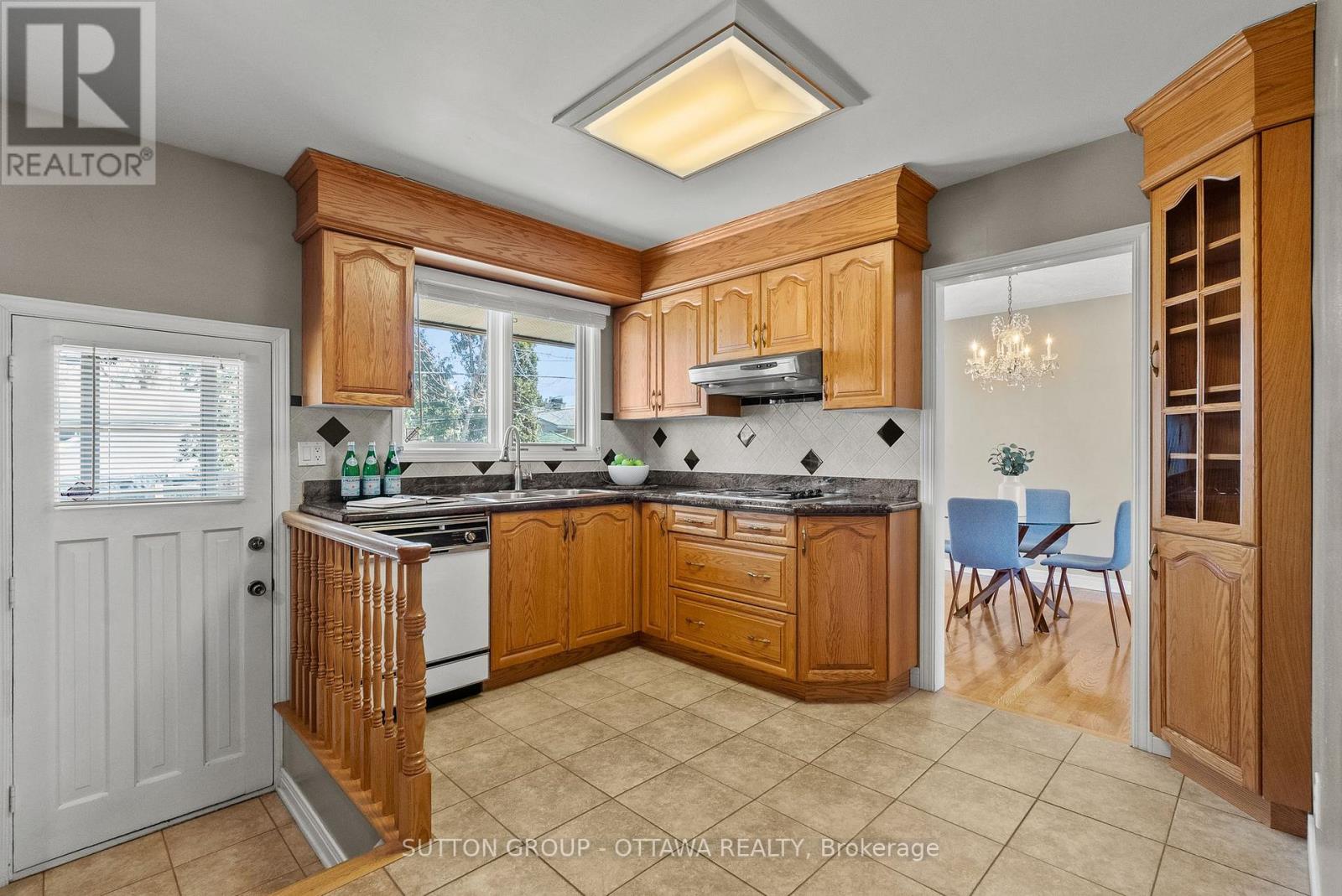 9 Aberfeldy Street, Ottawa, Ontario  K2H 6H6 - Photo 6 - X12977584