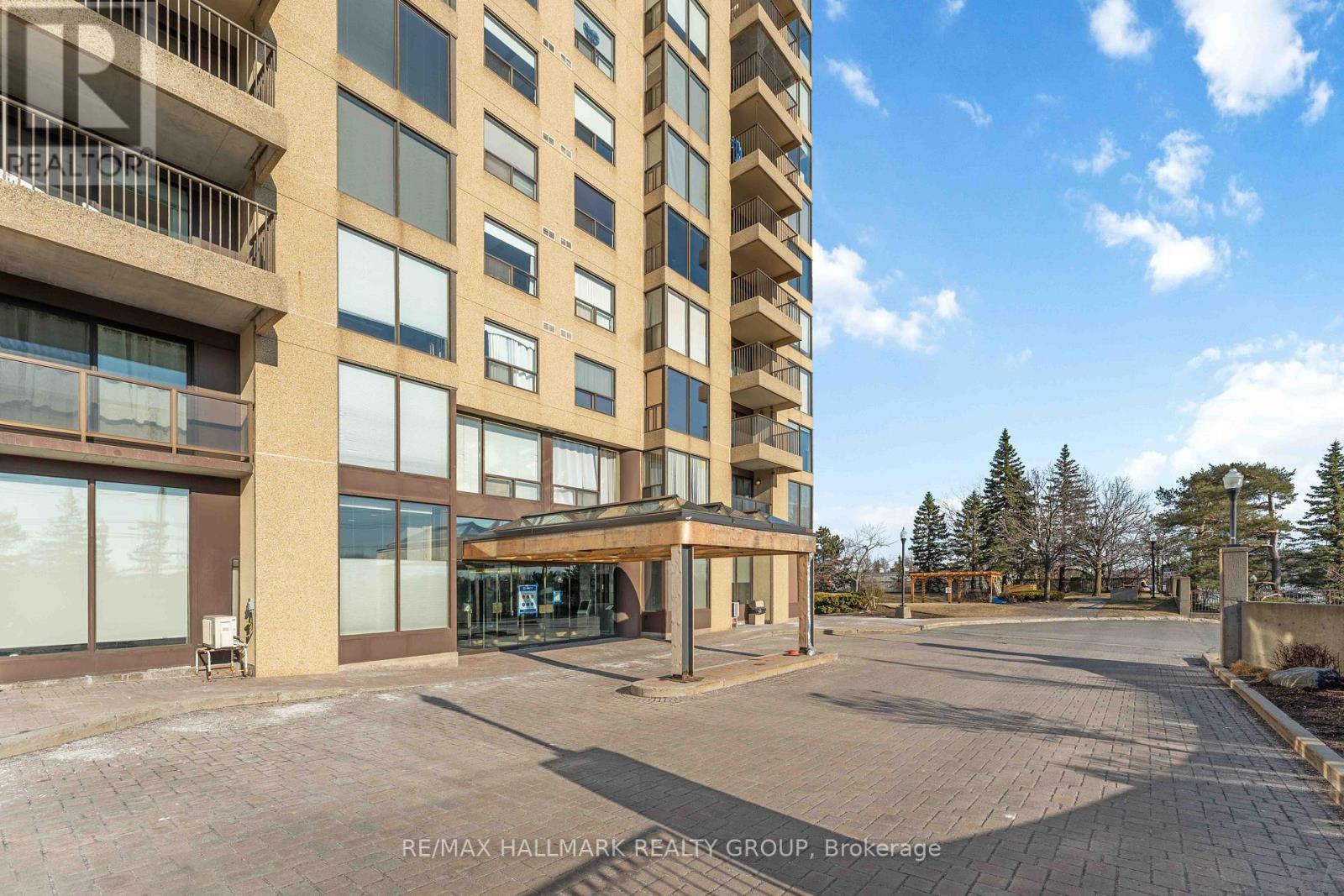 906 - 545 St Laurent Boulevard, Ottawa, Ontario  K1K 4H9 - Photo 2 - X12977622