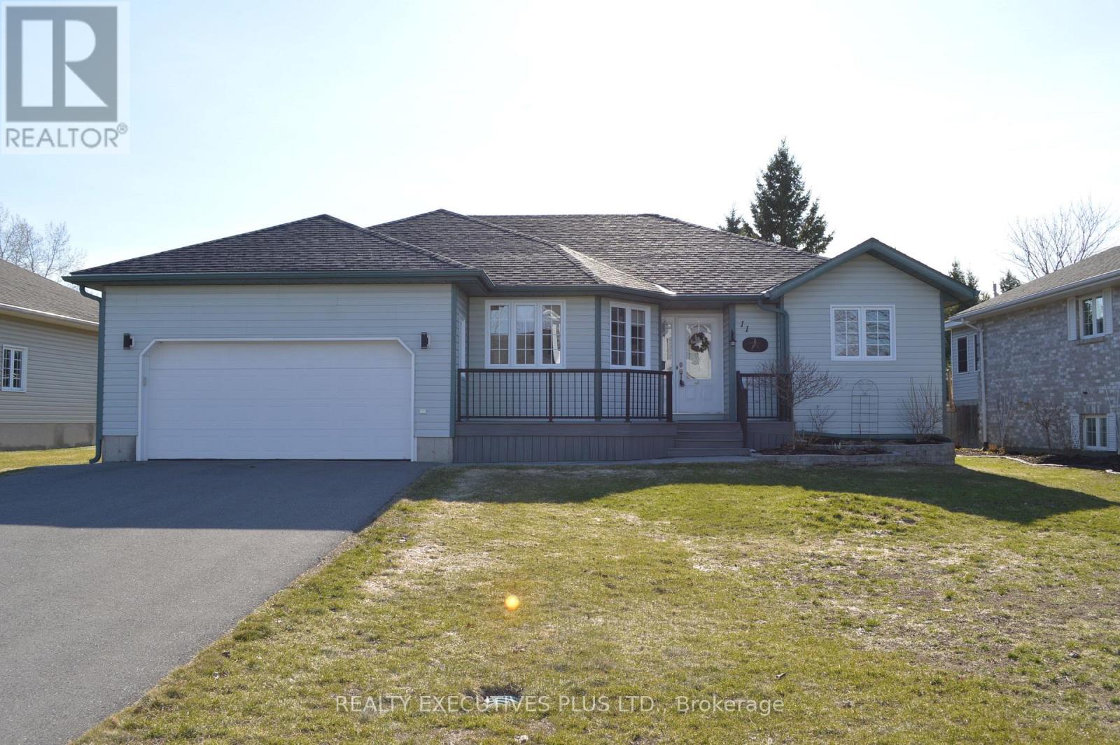 11 GROVE STREET, South Dundas, Ontario