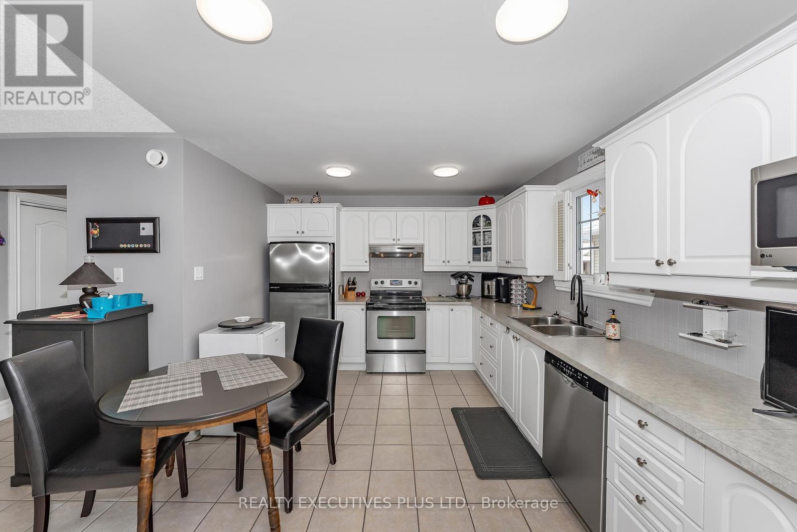 11 Grove Street, South Dundas, Ontario  K0E 1K0 - Photo 11 - X12977634