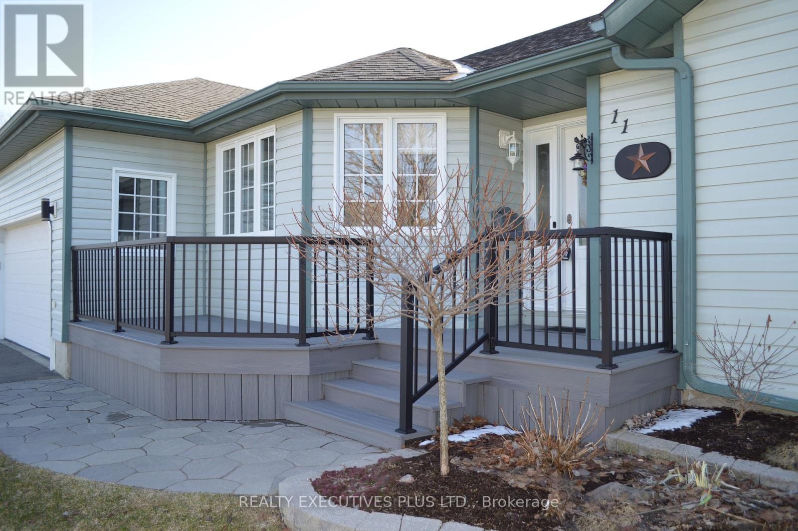 11 Grove Street, South Dundas, Ontario  K0E 1K0 - Photo 3 - X12977634