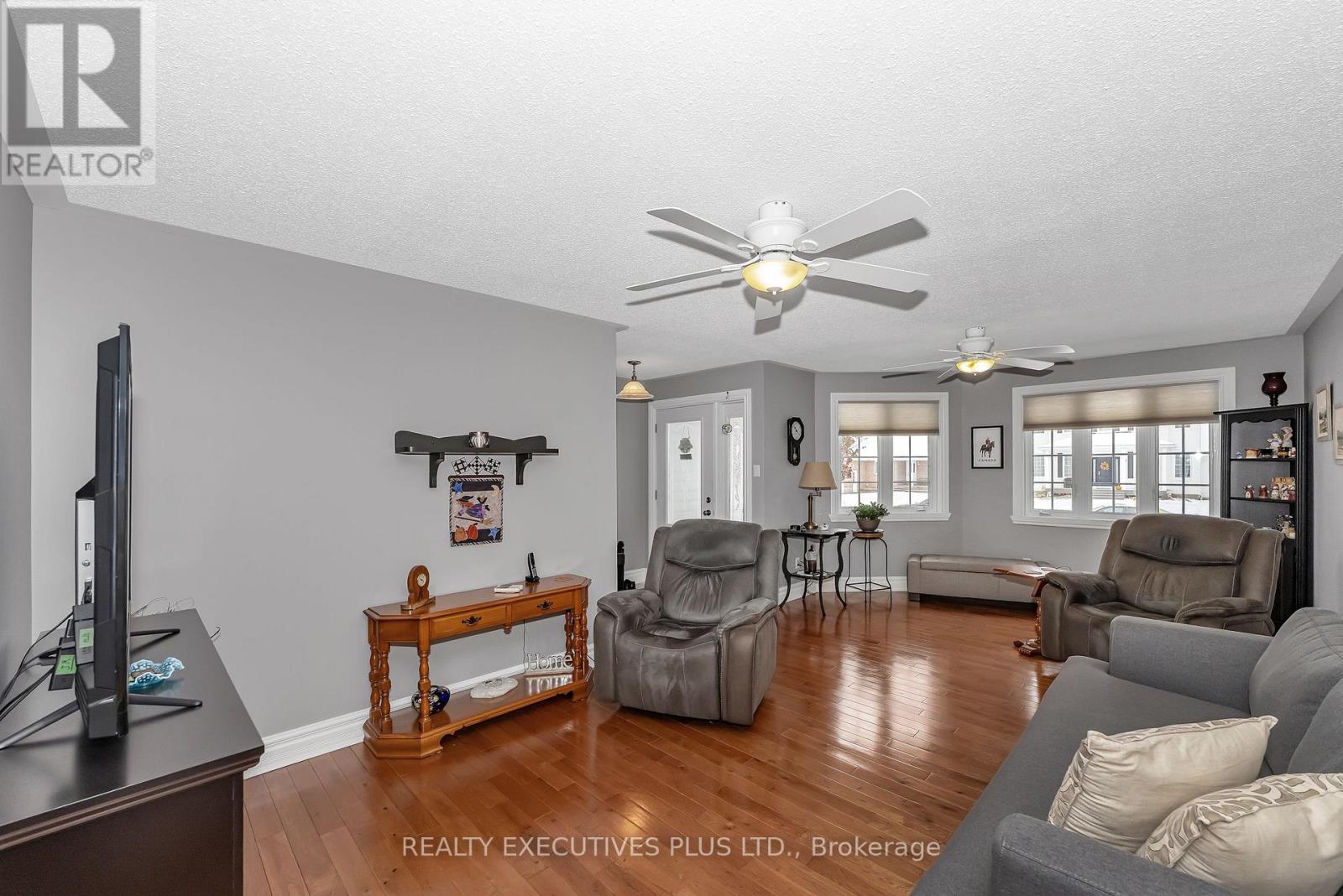 11 Grove Street, South Dundas, Ontario  K0E 1K0 - Photo 8 - X12977634