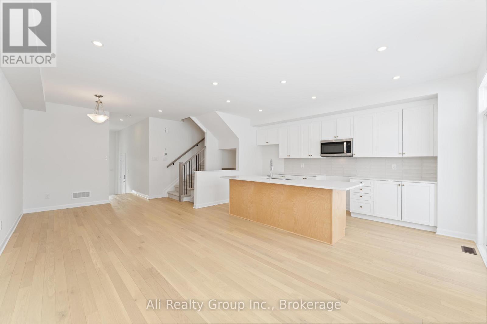 661 Hamsa Street, Ottawa, Ontario  K2J 6Z7 - Photo 10 - X12977732