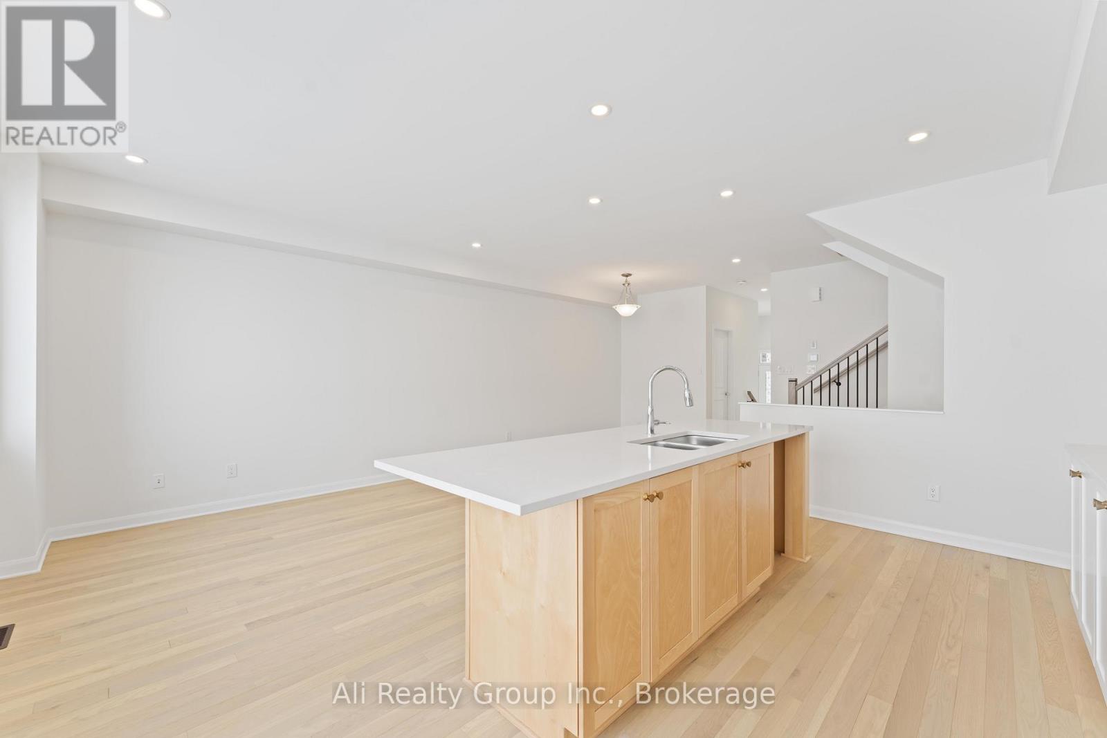 661 Hamsa Street, Ottawa, Ontario  K2J 6Z7 - Photo 11 - X12977732