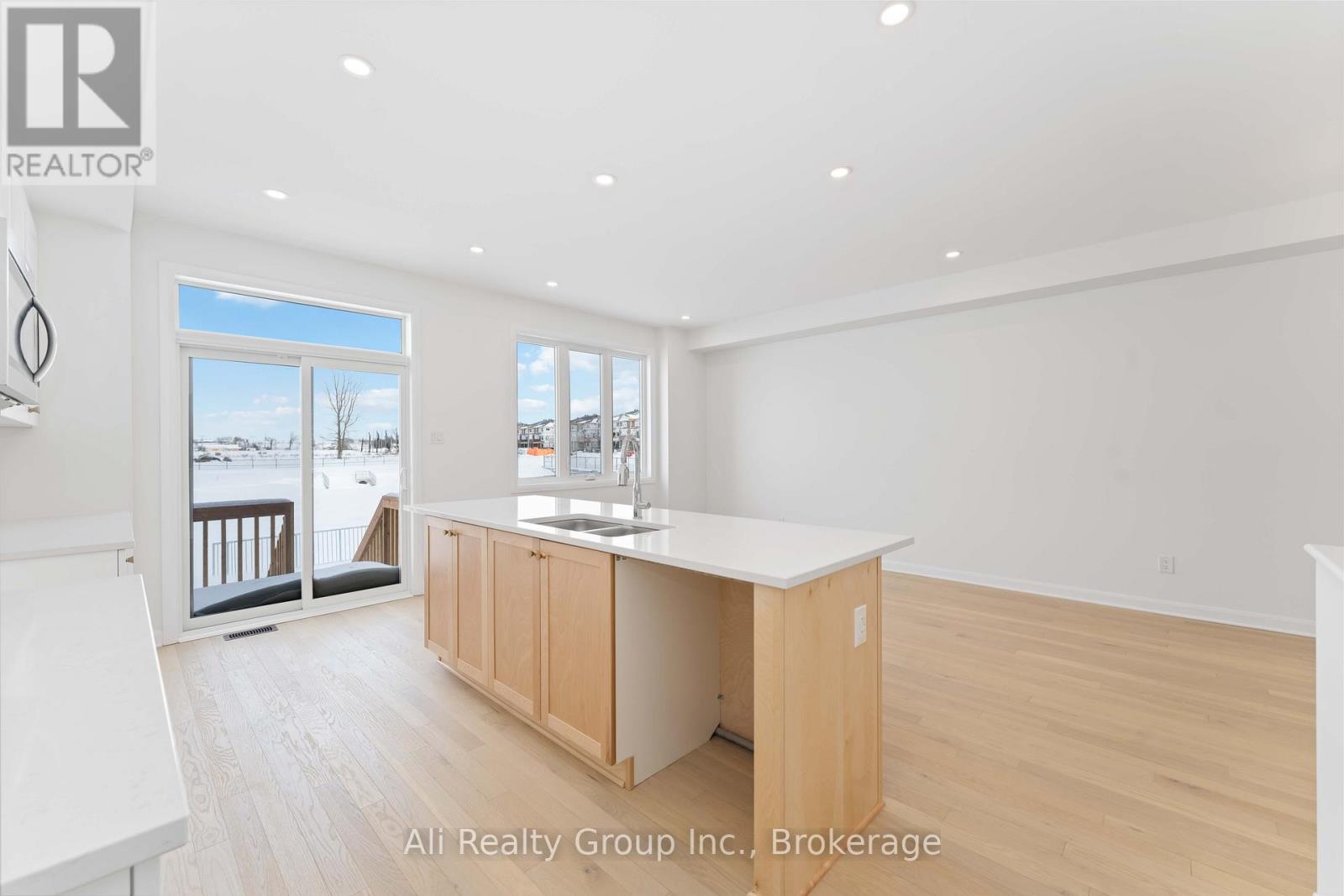 661 Hamsa Street, Ottawa, Ontario  K2J 6Z7 - Photo 12 - X12977732