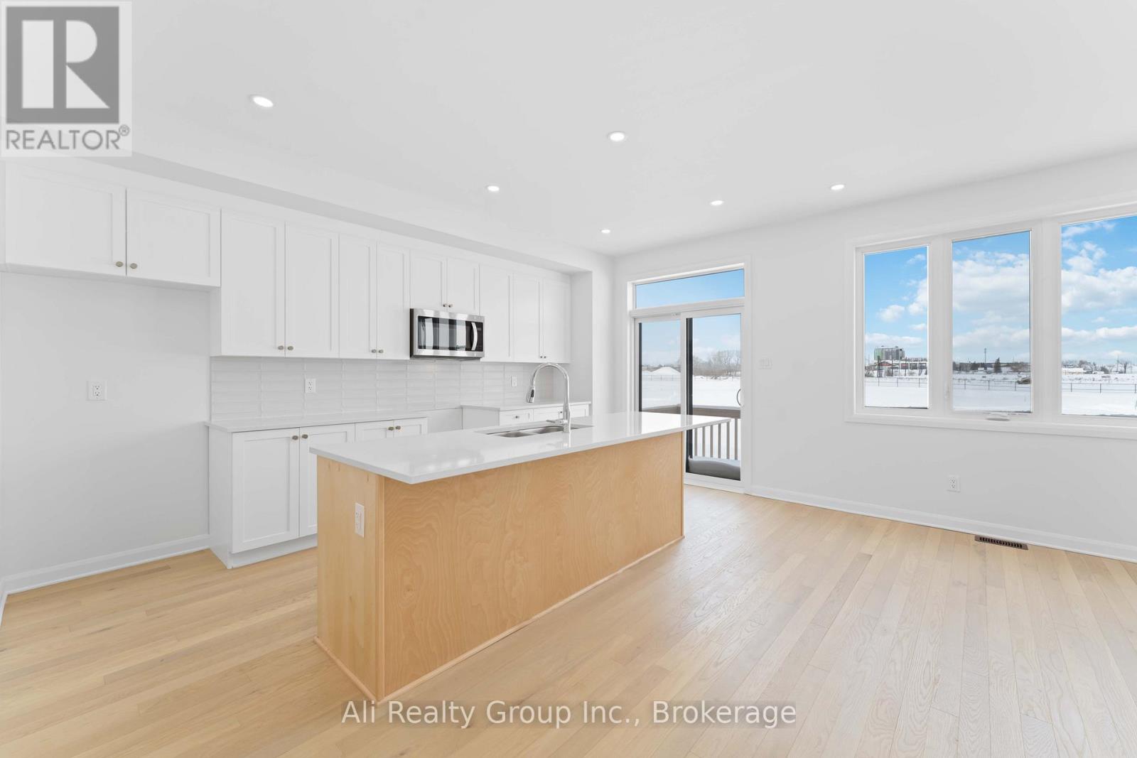 661 Hamsa Street, Ottawa, Ontario  K2J 6Z7 - Photo 7 - X12977732