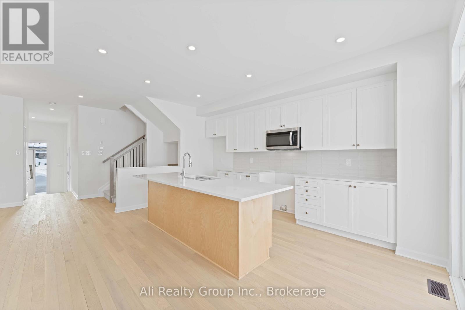 661 Hamsa Street, Ottawa, Ontario  K2J 6Z7 - Photo 9 - X12977732