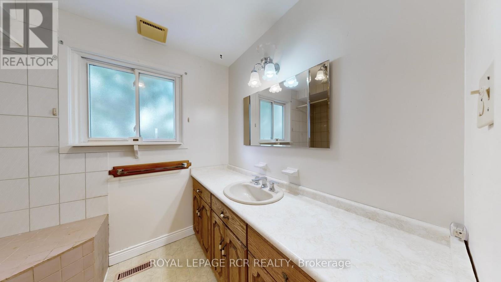 827 Legge Court, Newmarket, Ontario  L3Y 3J1 - Photo 20 - N12976762