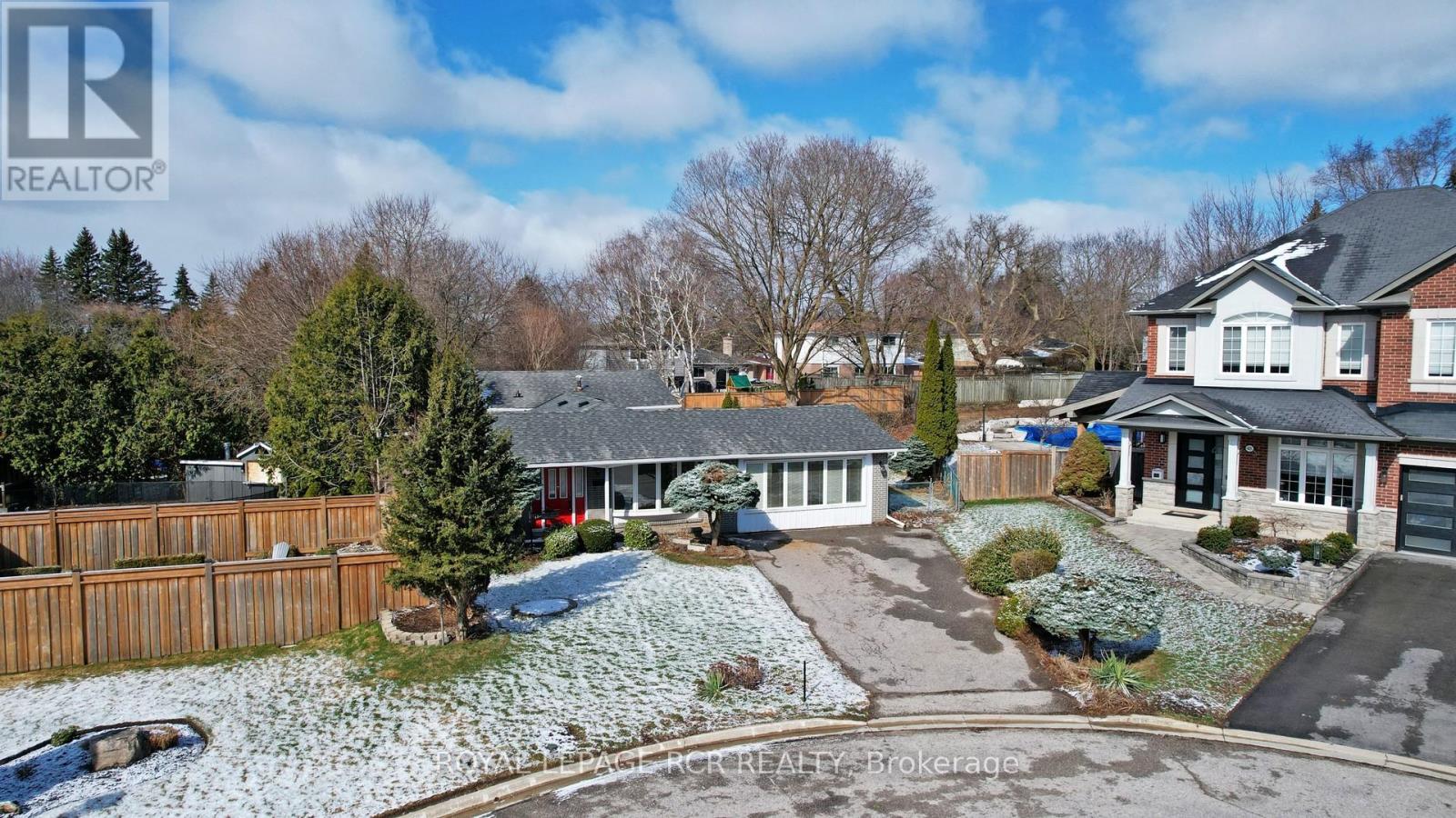 827 Legge Court, Newmarket, Ontario  L3Y 3J1 - Photo 3 - N12976762