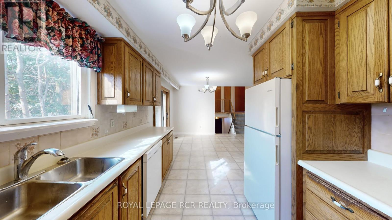 827 Legge Court, Newmarket, Ontario  L3Y 3J1 - Photo 8 - N12976762