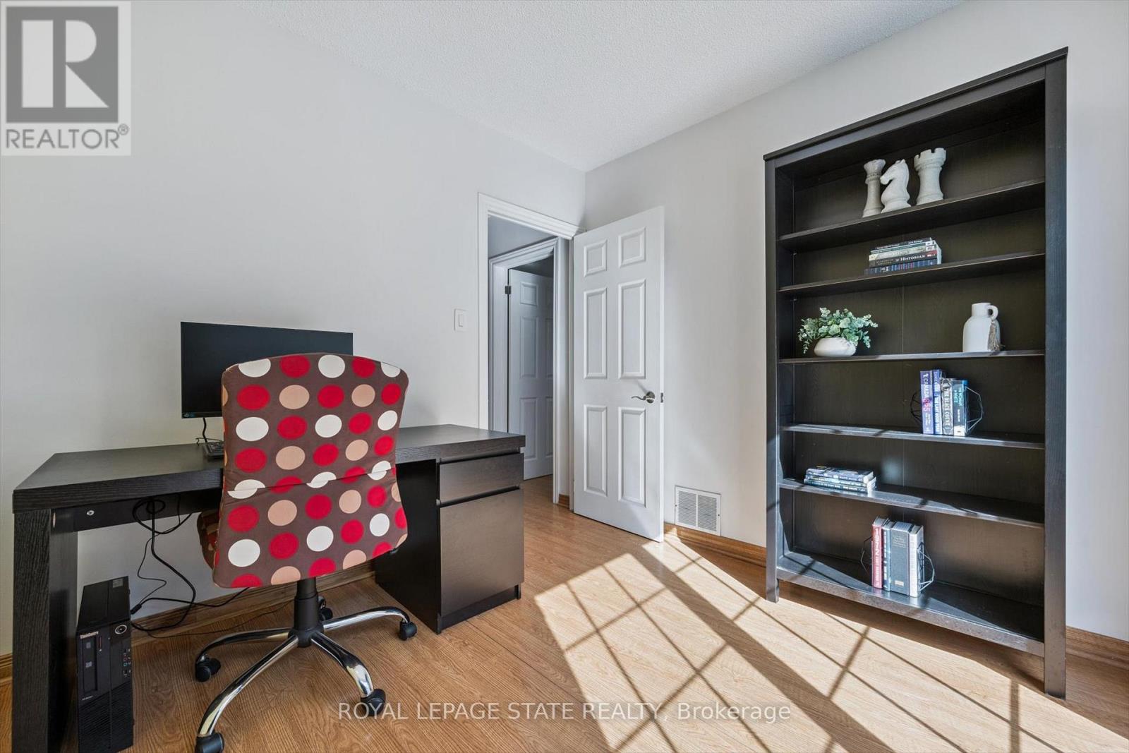 70 Westleigh Crescent, Toronto, Ontario  M8W 3Z7 - Photo 15 - W12849396