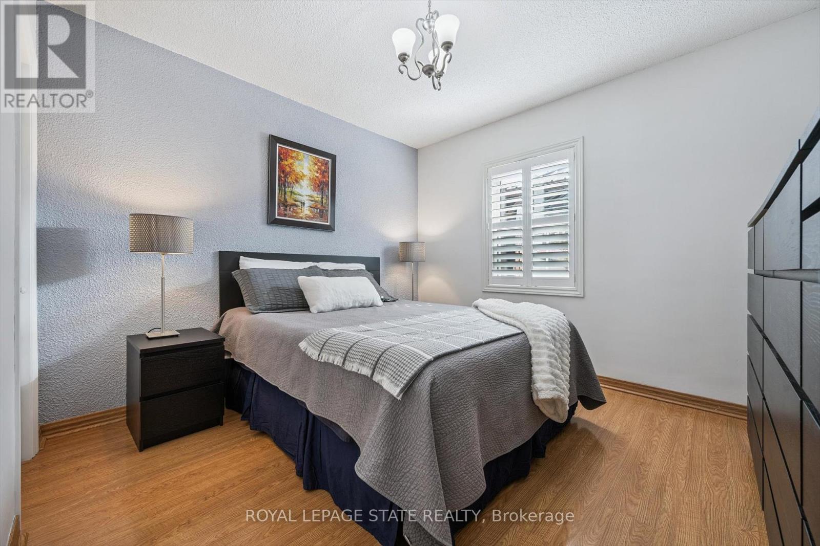 70 Westleigh Crescent, Toronto, Ontario  M8W 3Z7 - Photo 13 - W12849396