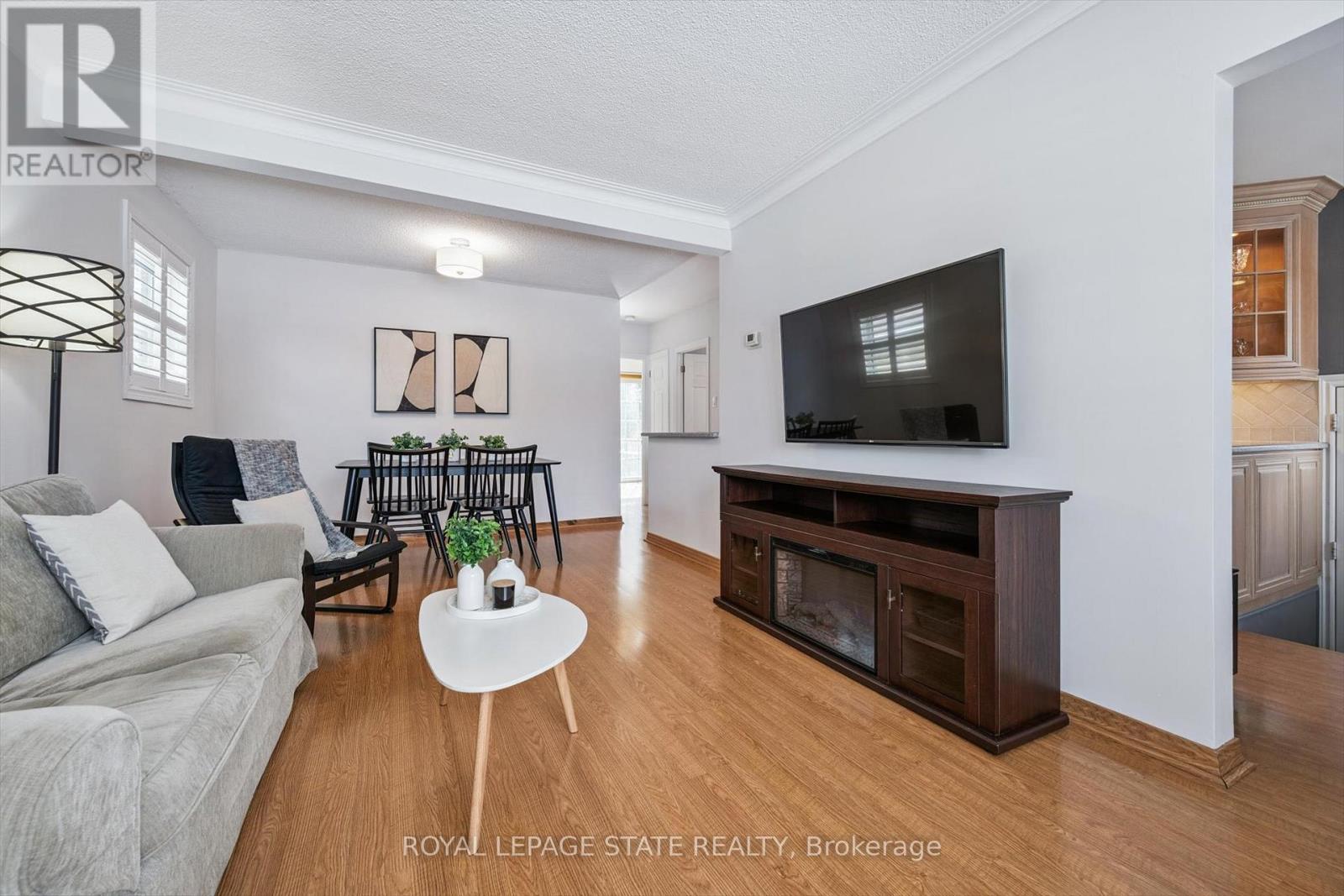 70 Westleigh Crescent, Toronto, Ontario  M8W 3Z7 - Photo 7 - W12849396