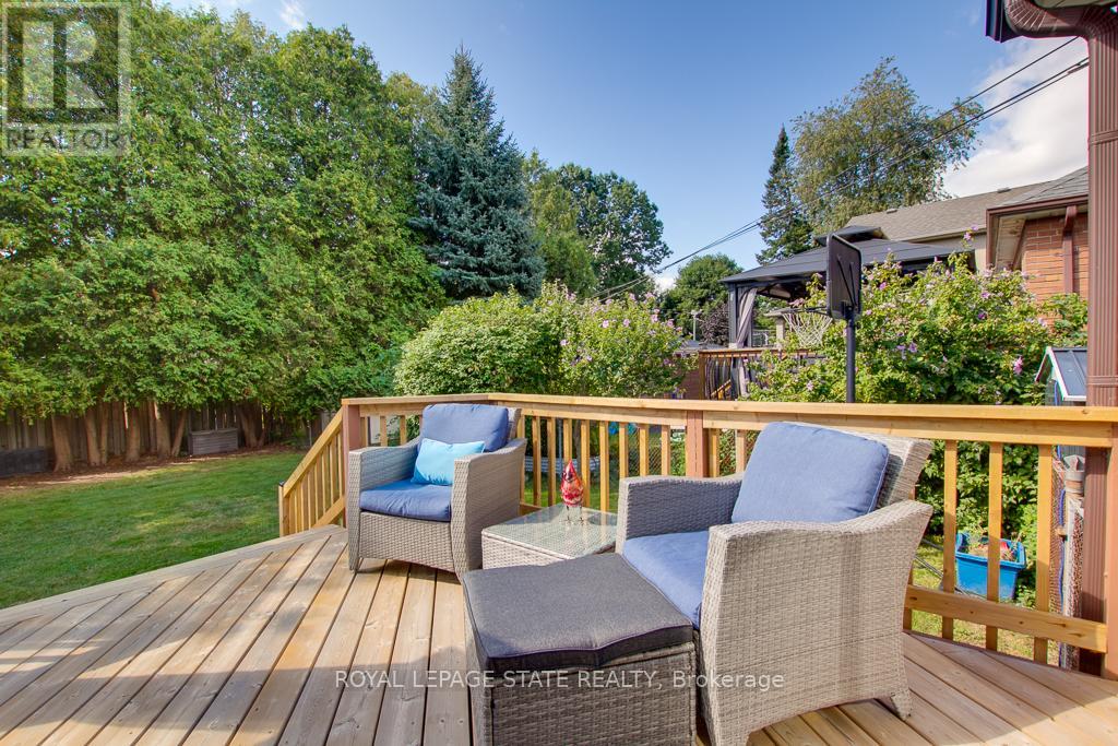 70 Westleigh Crescent, Toronto, Ontario  M8W 3Z7 - Photo 33 - W12849396