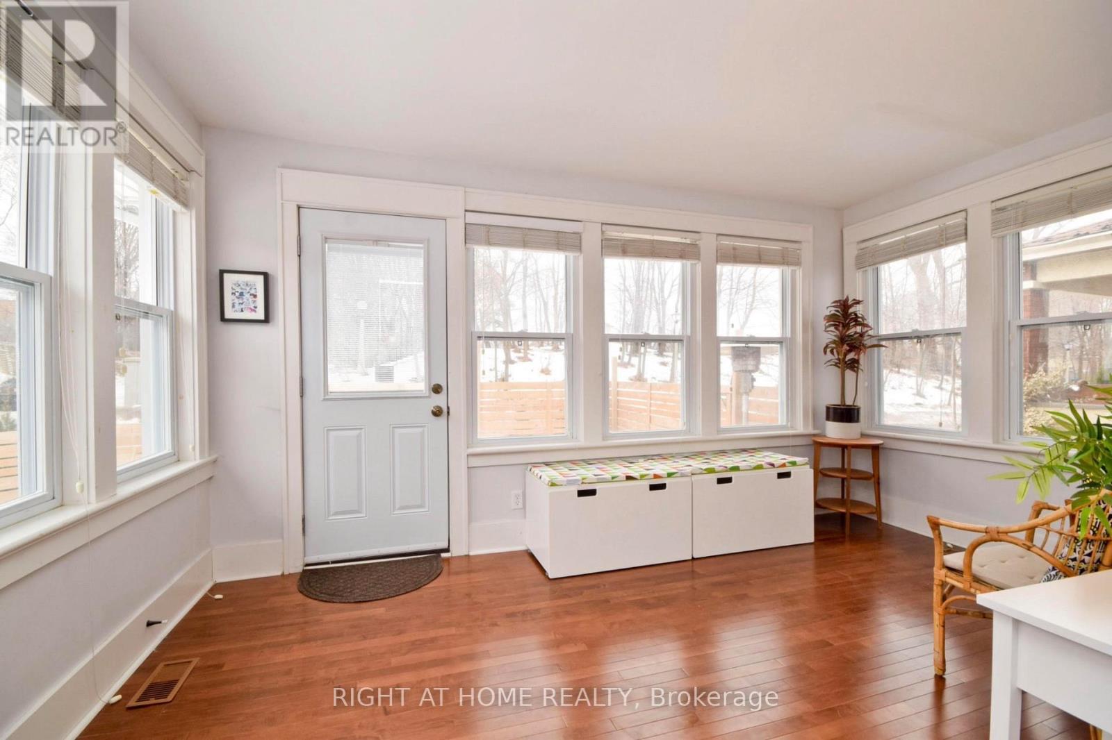 118 Lower Charlotte Street, Ottawa, Ontario  K1N 8K3 - Photo 2 - X12970602