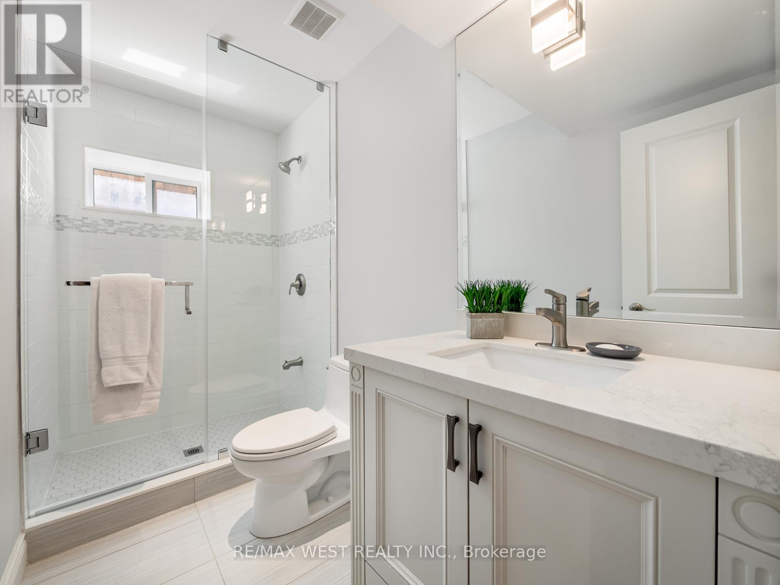 5 Paula Boulevard, Toronto, Ontario  M8W 4B5 - Photo 42 - W12977298