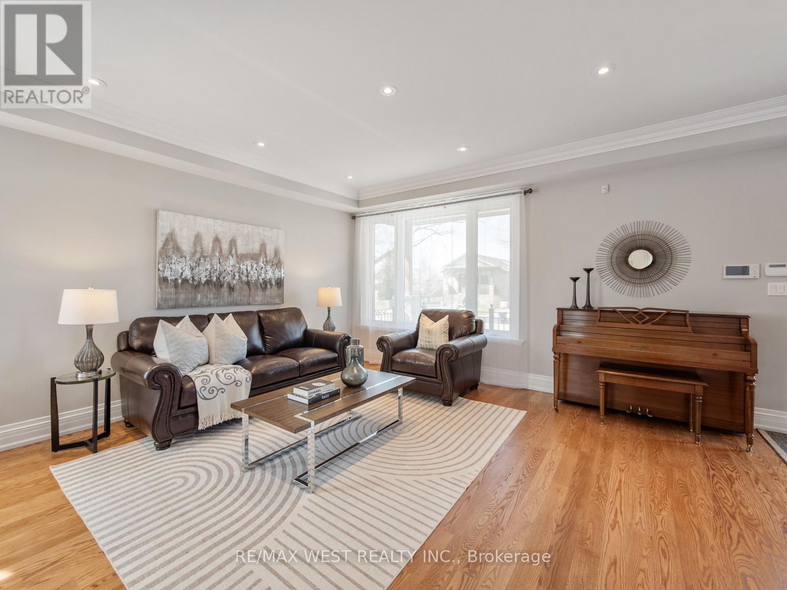 5 Paula Boulevard, Toronto, Ontario  M8W 4B5 - Photo 8 - W12977298