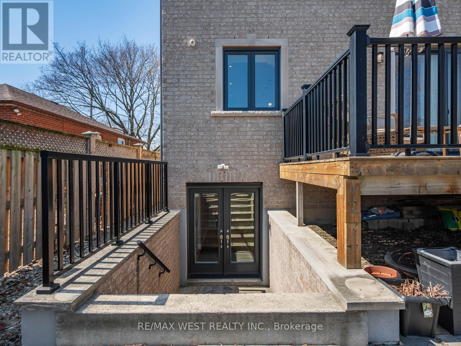 5 Paula Boulevard, Toronto, Ontario  M8W 4B5 - Photo 48 - W12977298