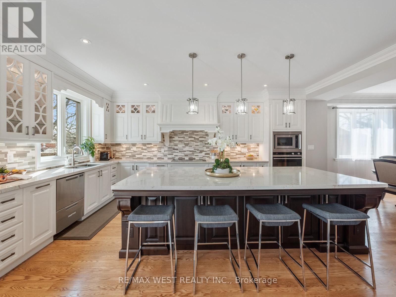 5 Paula Boulevard, Toronto, Ontario  M8W 4B5 - Photo 14 - W12977298