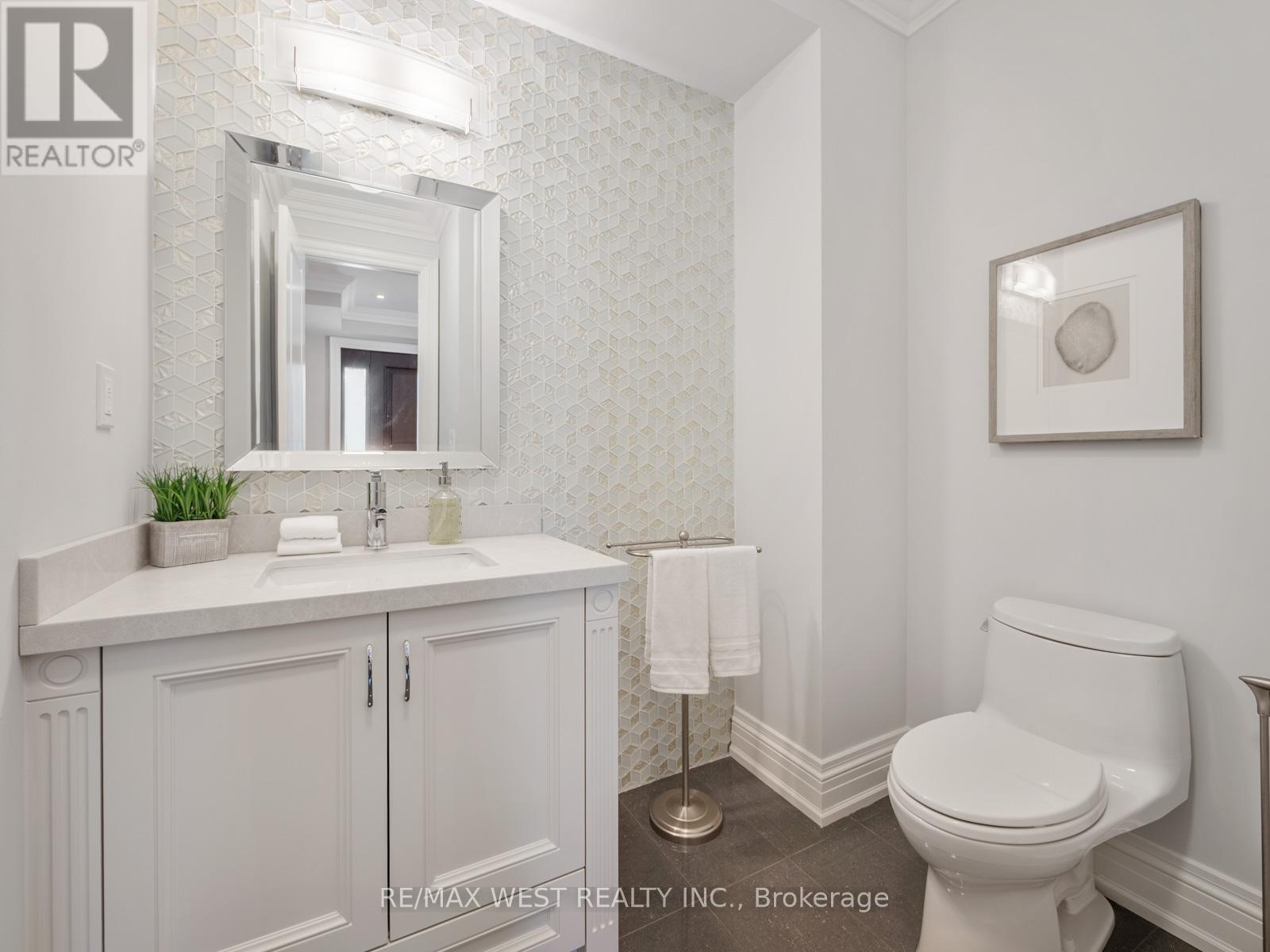 5 Paula Boulevard, Toronto, Ontario  M8W 4B5 - Photo 23 - W12977298