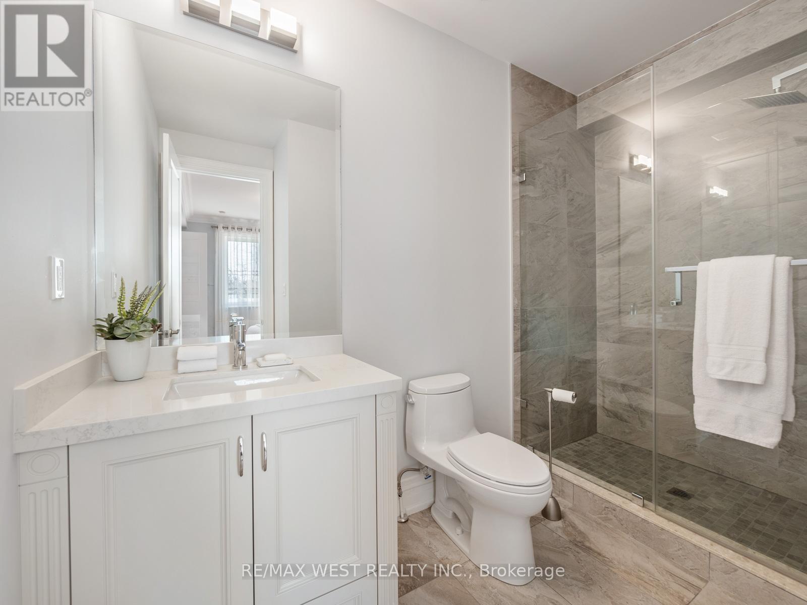 5 Paula Boulevard, Toronto, Ontario  M8W 4B5 - Photo 22 - W12977298