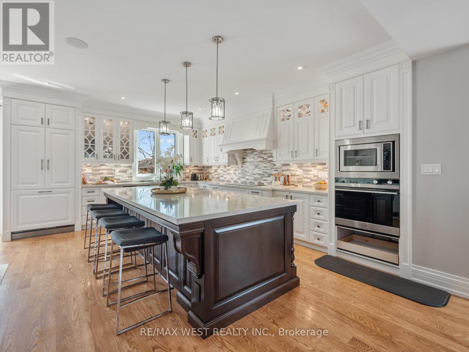 5 Paula Boulevard, Toronto, Ontario  M8W 4B5 - Photo 13 - W12977298