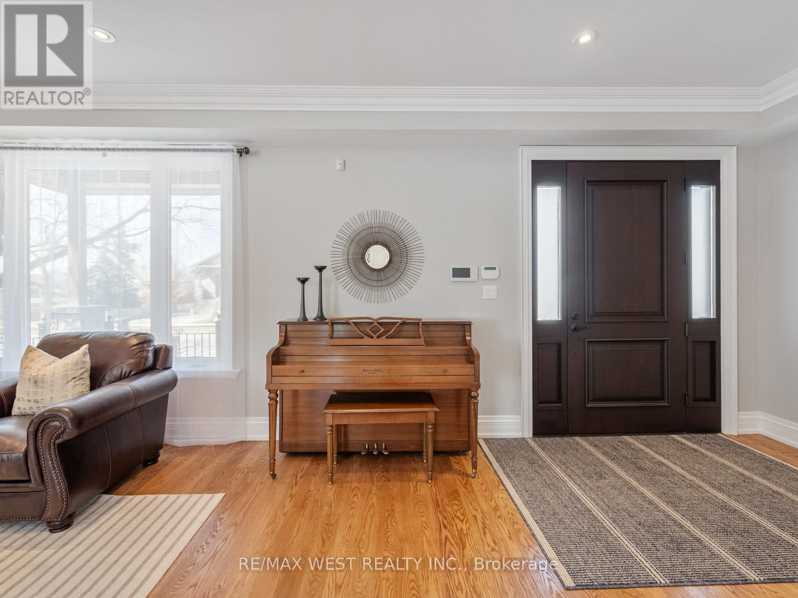 5 Paula Boulevard, Toronto, Ontario  M8W 4B5 - Photo 6 - W12977298