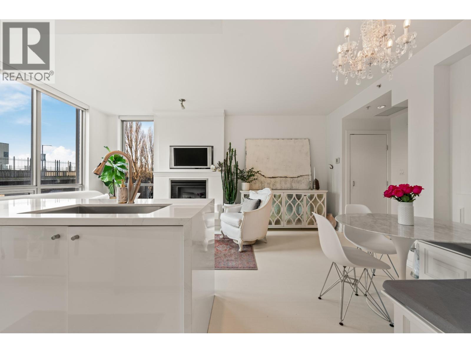 Listing Picture 3 of 26 : 601 1005 BEACH AVENUE, Vancouver / 溫哥華 - 魯藝地產 Yvonne Lu Group - MLS Medallion Club Member