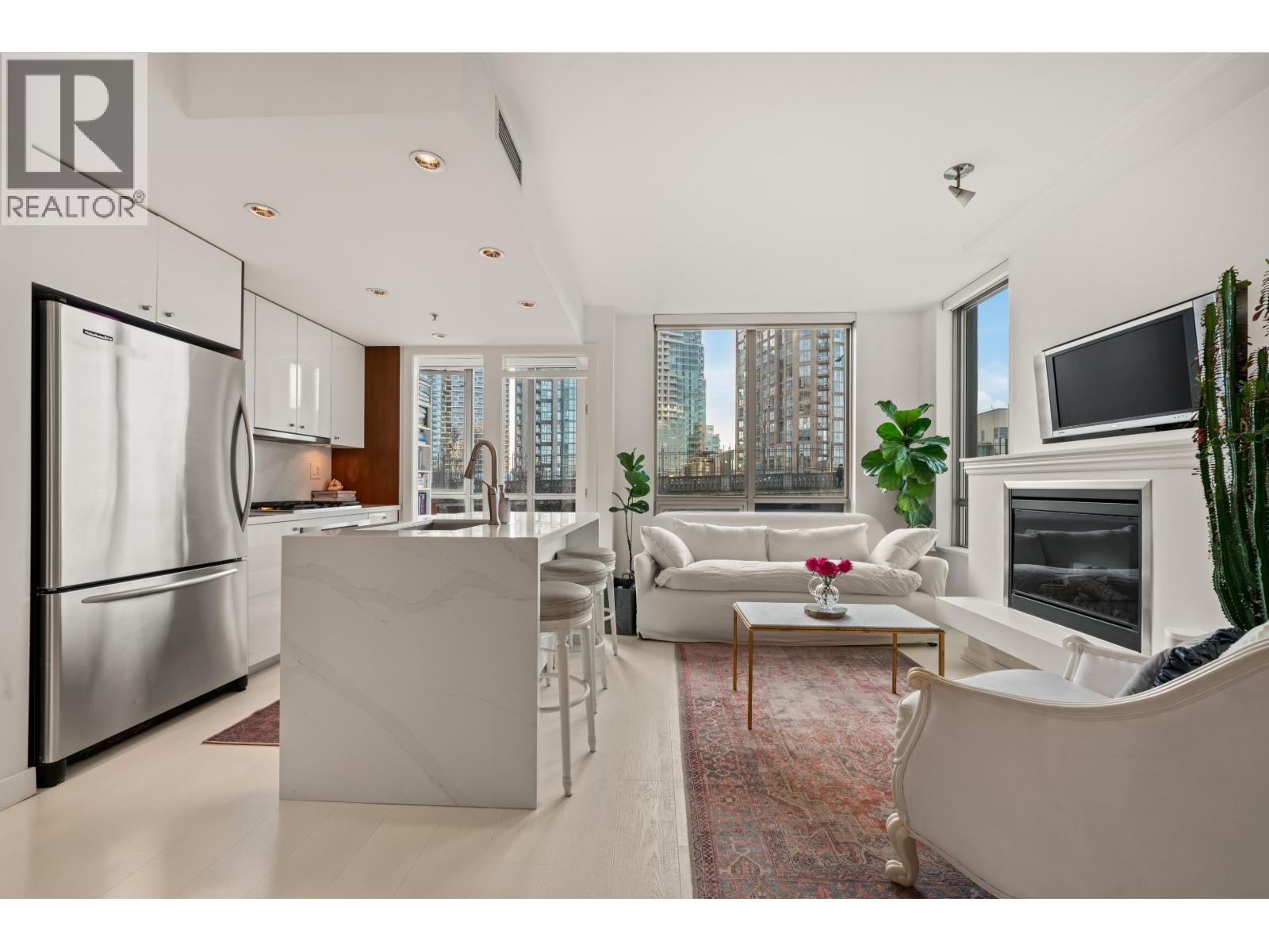 Listing Picture 4 of 26 : 601 1005 BEACH AVENUE, Vancouver / 溫哥華 - 魯藝地產 Yvonne Lu Group - MLS Medallion Club Member