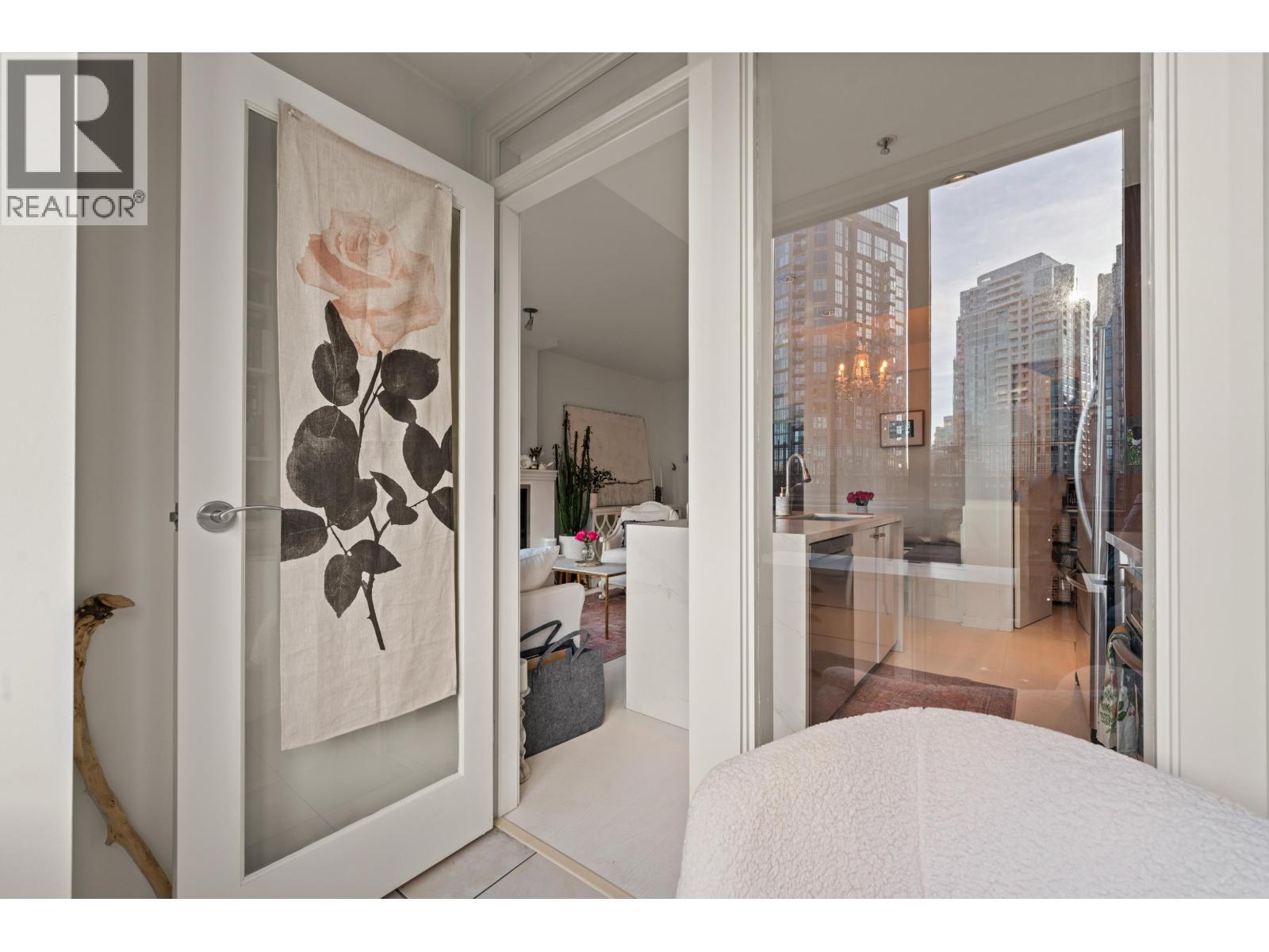 Listing Picture 13 of 26 : 601 1005 BEACH AVENUE, Vancouver / 溫哥華 - 魯藝地產 Yvonne Lu Group - MLS Medallion Club Member