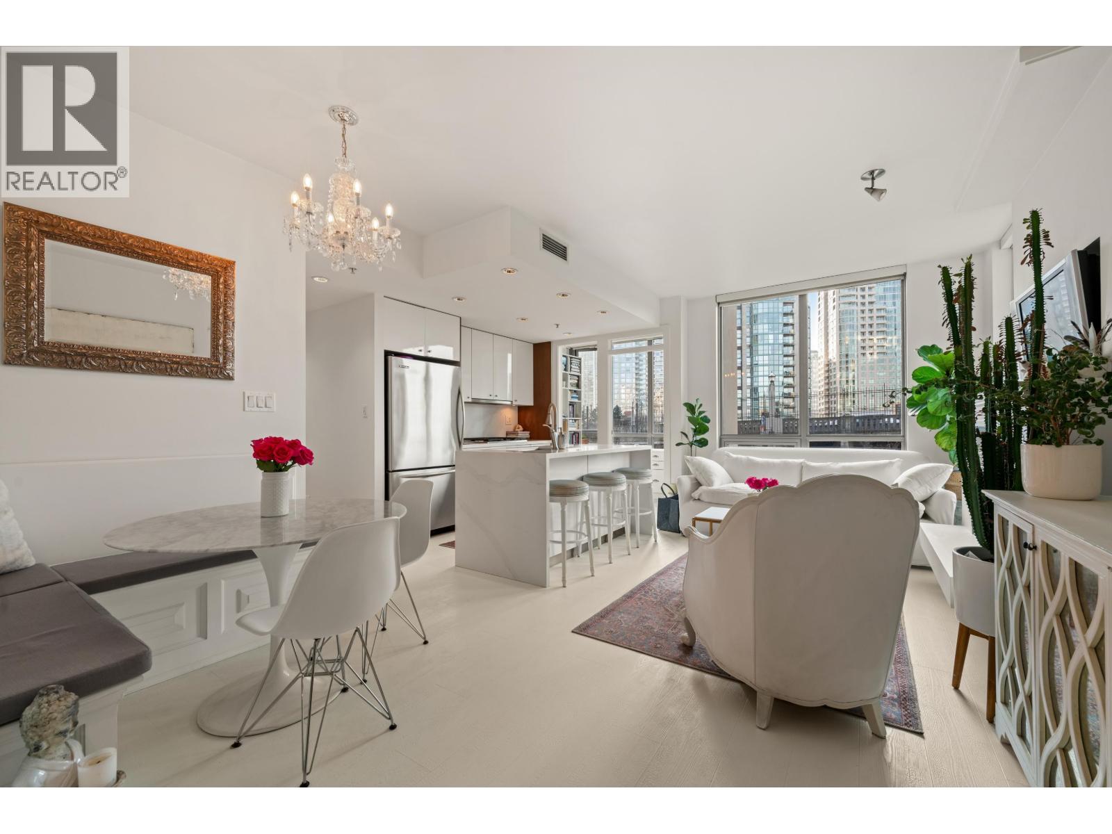 Listing Picture 2 of 26 : 601 1005 BEACH AVENUE, Vancouver / 溫哥華 - 魯藝地產 Yvonne Lu Group - MLS Medallion Club Member