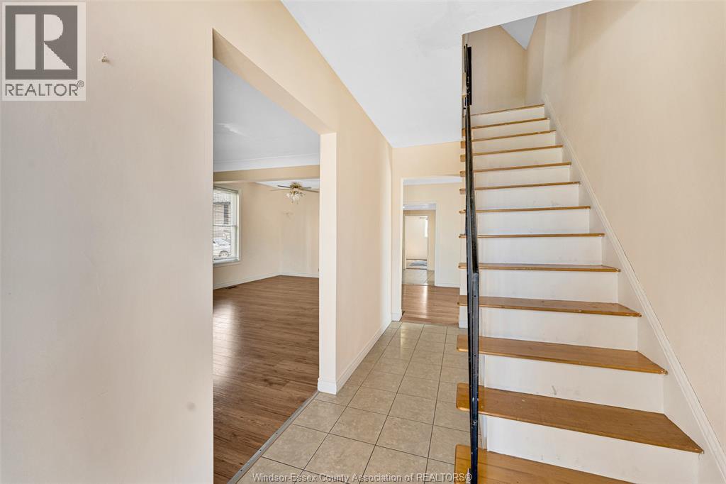 947 Chatham Street East, Windsor, Ontario  N9A 2Y1 - Photo 7 - 26007656