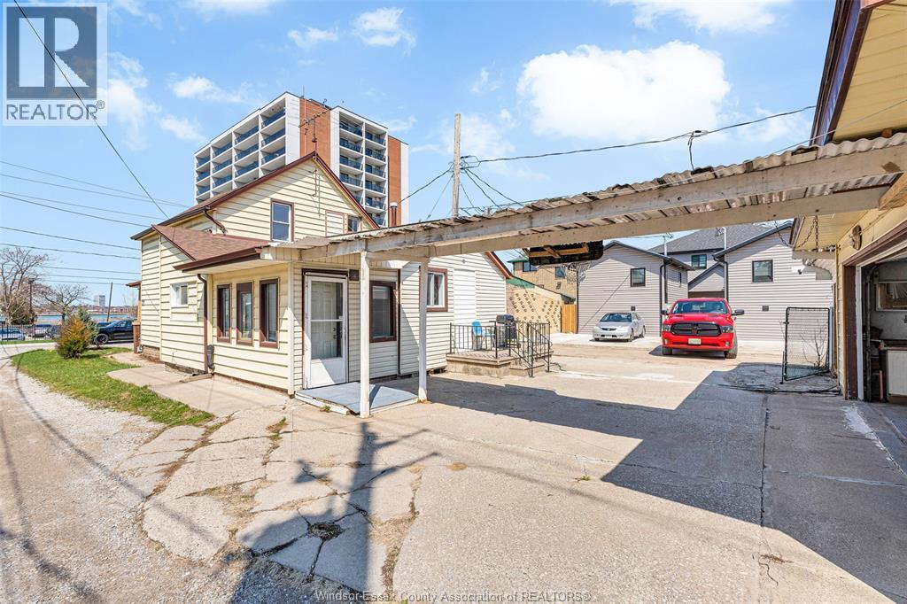 947 Chatham Street East, Windsor, Ontario  N9A 2Y1 - Photo 5 - 26007656