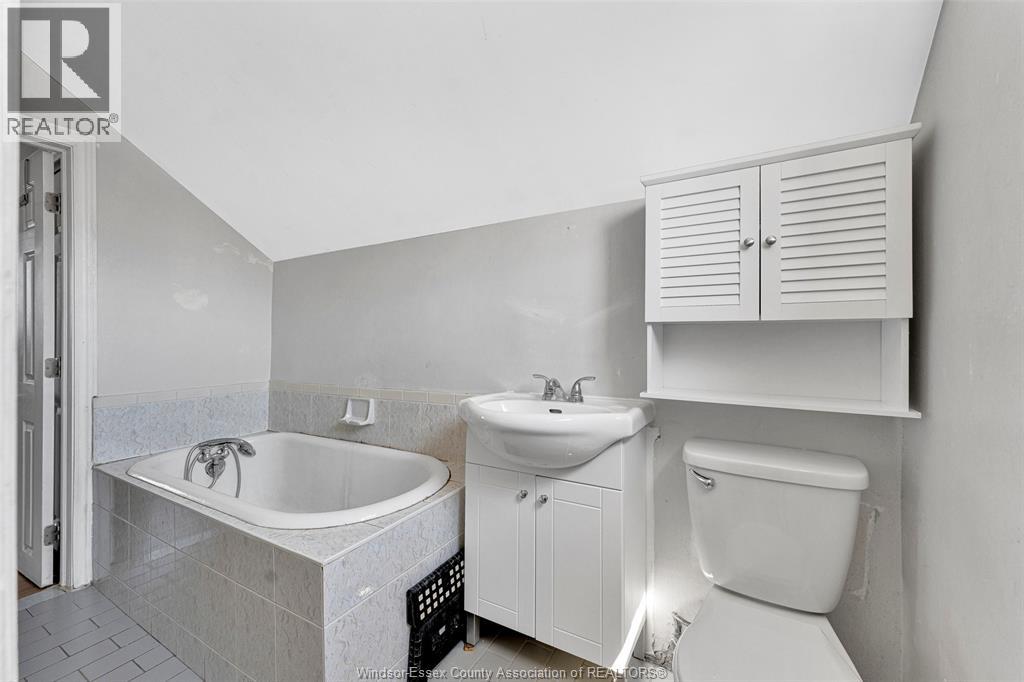 947 Chatham Street East, Windsor, Ontario  N9A 2Y1 - Photo 23 - 26007656