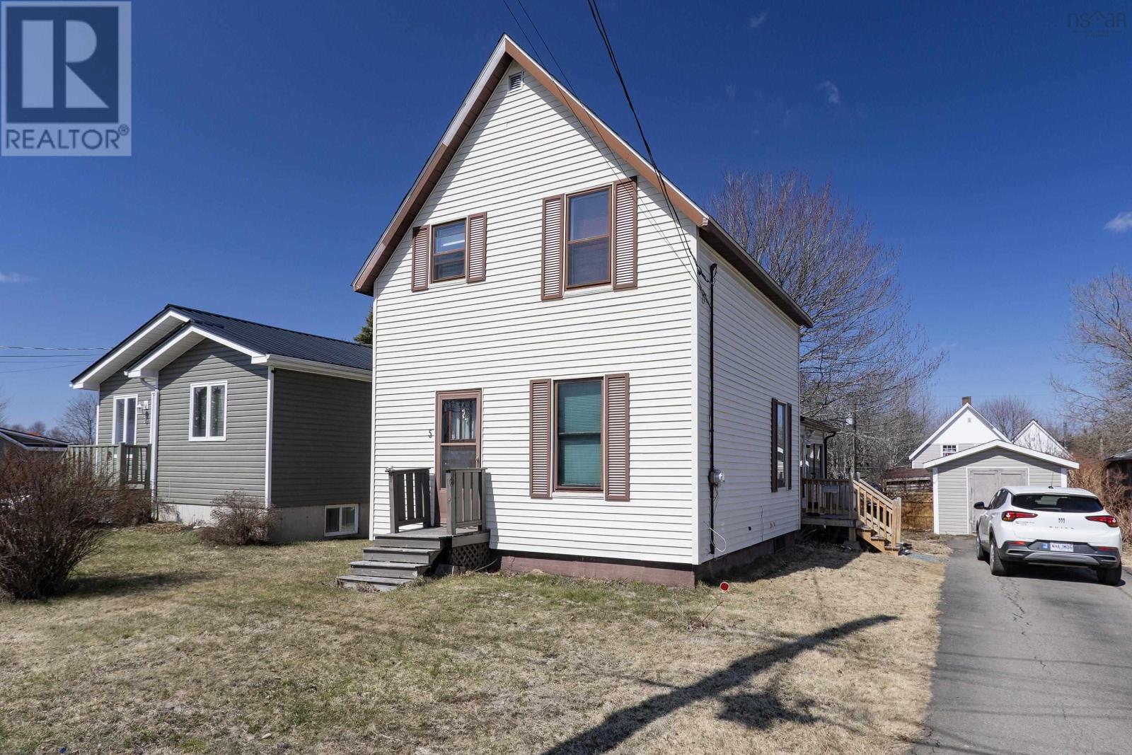 5 Minto Street, Amherst, Nova Scotia  B4H 1H1 - Photo 1 - 202606820