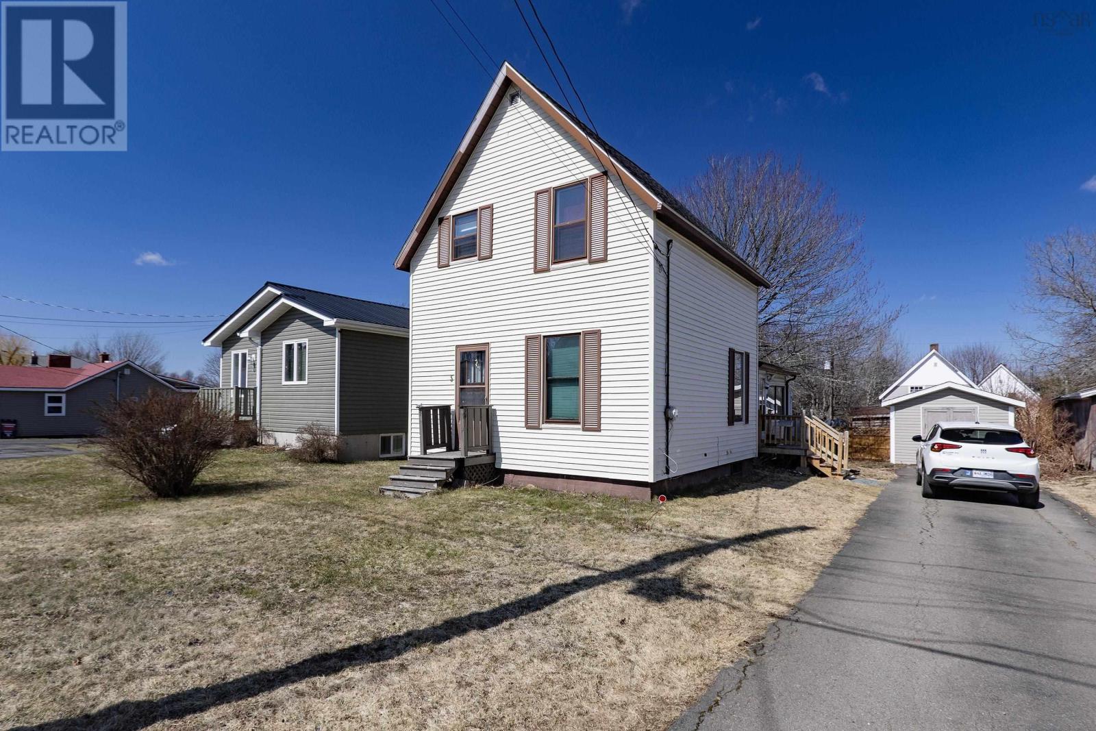 5 Minto Street, Amherst, Nova Scotia  B4H 1H1 - Photo 2 - 202606820