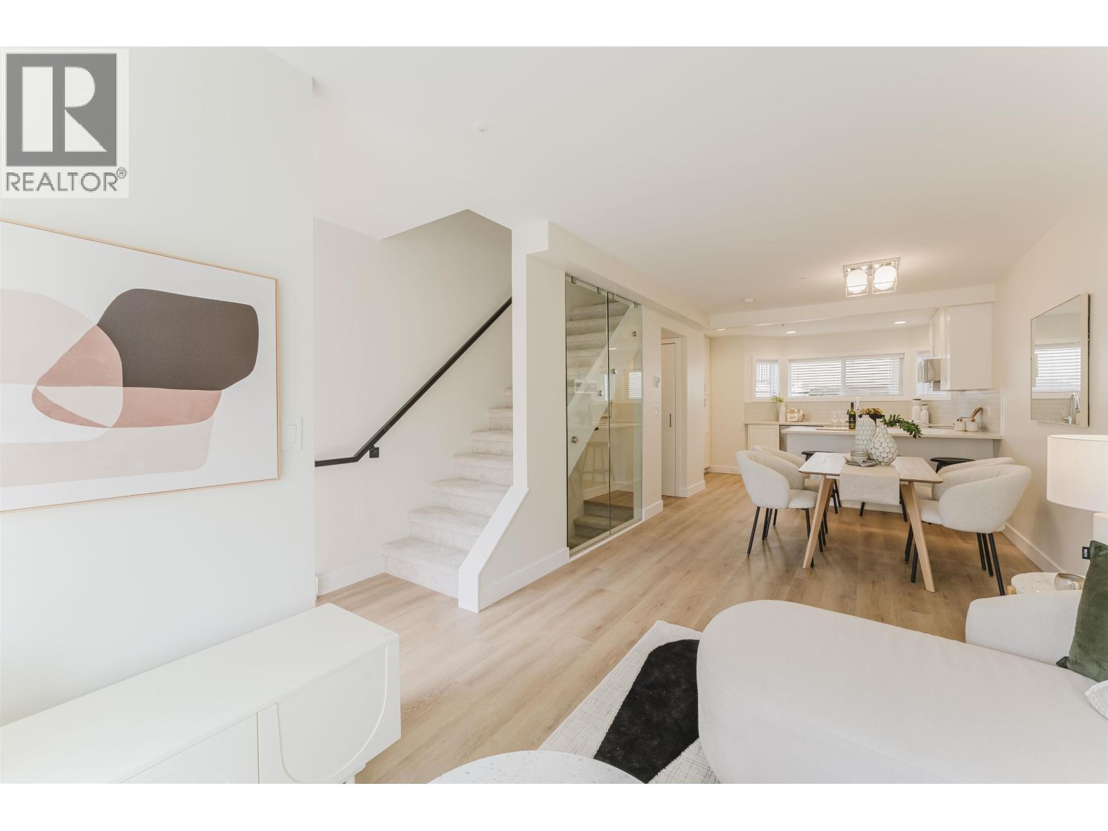 331 Garden Drive, Vancouver, British Columbia V5L 4Z1 - Photo 3 - R3109051