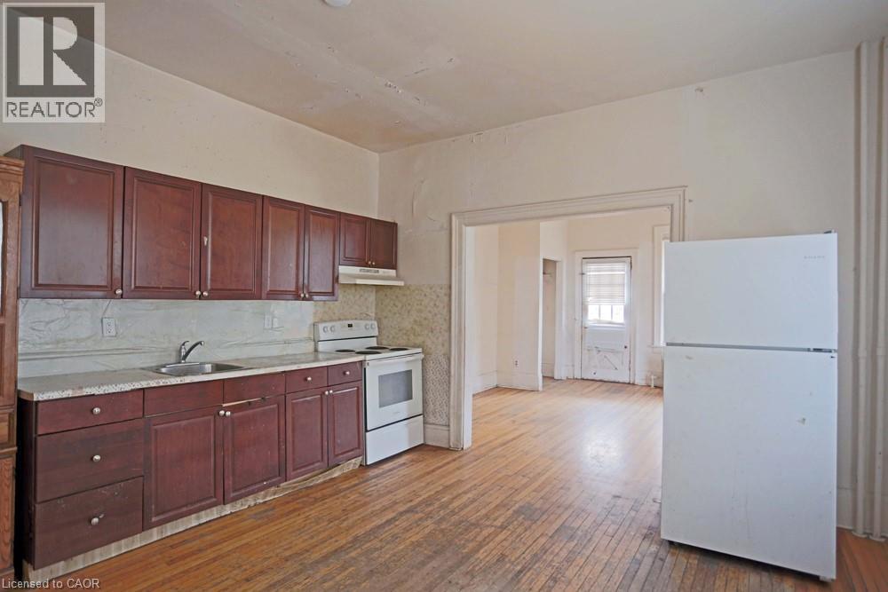 116 Weber Street E, Kitchener, Ontario  N2H 1C9 - Photo 2 - 40816001