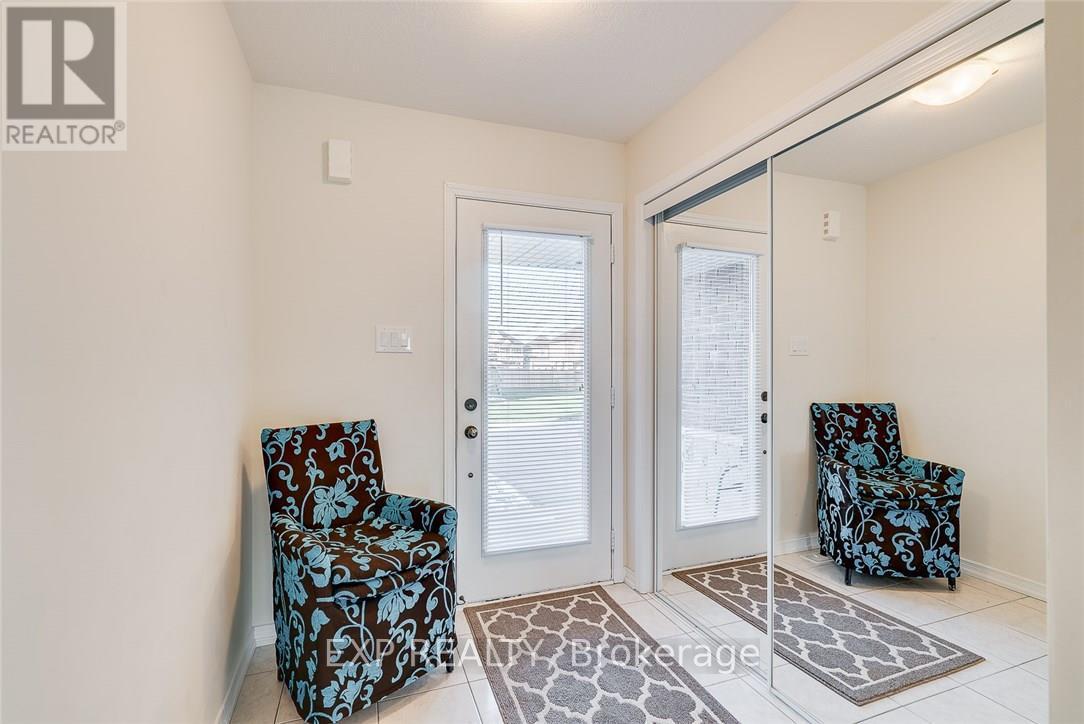 8482 Hickory Lane, Niagara Falls, Ontario  L2H 0K8 - Photo 3 - X12971552